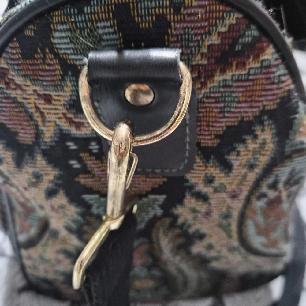 Vintage Jordache Tapestry Multicolor Womans Duffel Bag Overnight Bag Never Used